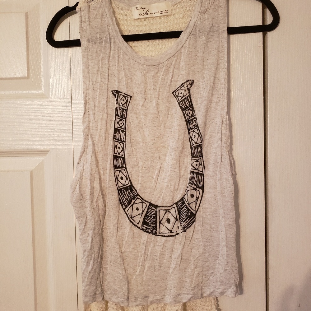 Horse shoe muscle tee